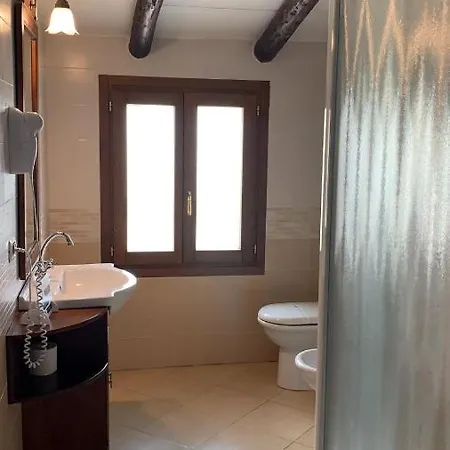Couette-café Borghetto Airport/hospital 3*