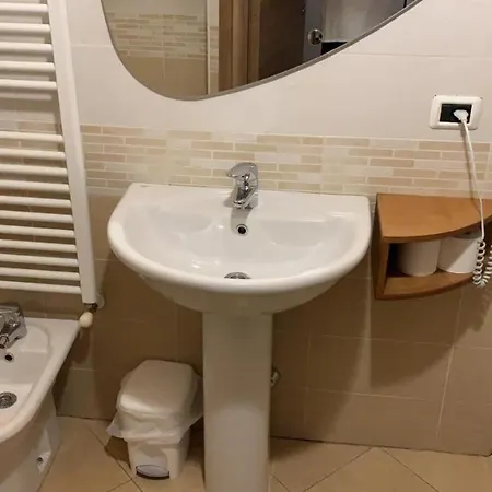 Borghetto Airport/hospital