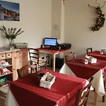 فندق مبيت وإفطار Borghetto Airport/hospital 3*